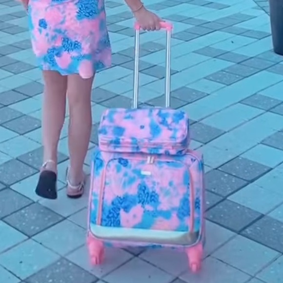 NEW Lilly Pulitzer Printed Under The Seat Carry On - Picture 11 of 16